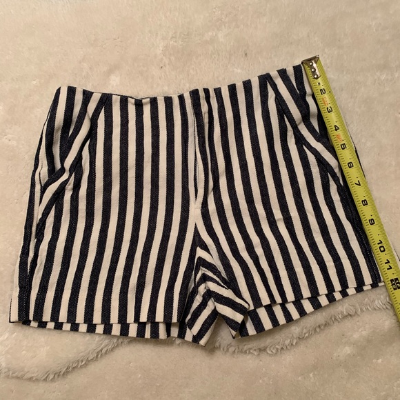 Banana Republic Pants - Like new Banana Republic shorts cotton/linen